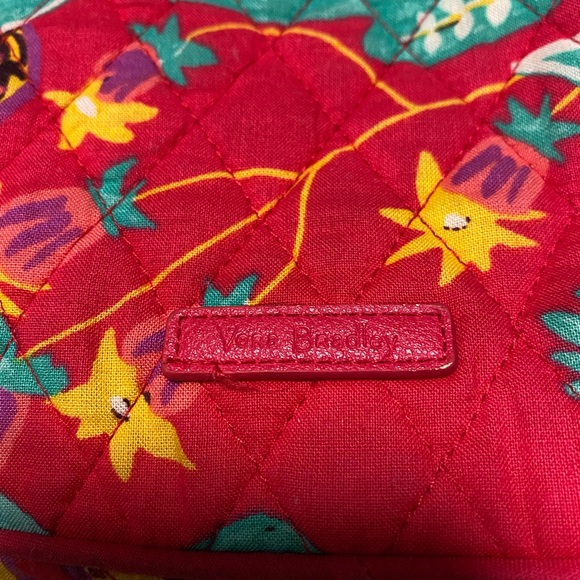 VERA BRADLEY PURSE. - Picture 11 of 16